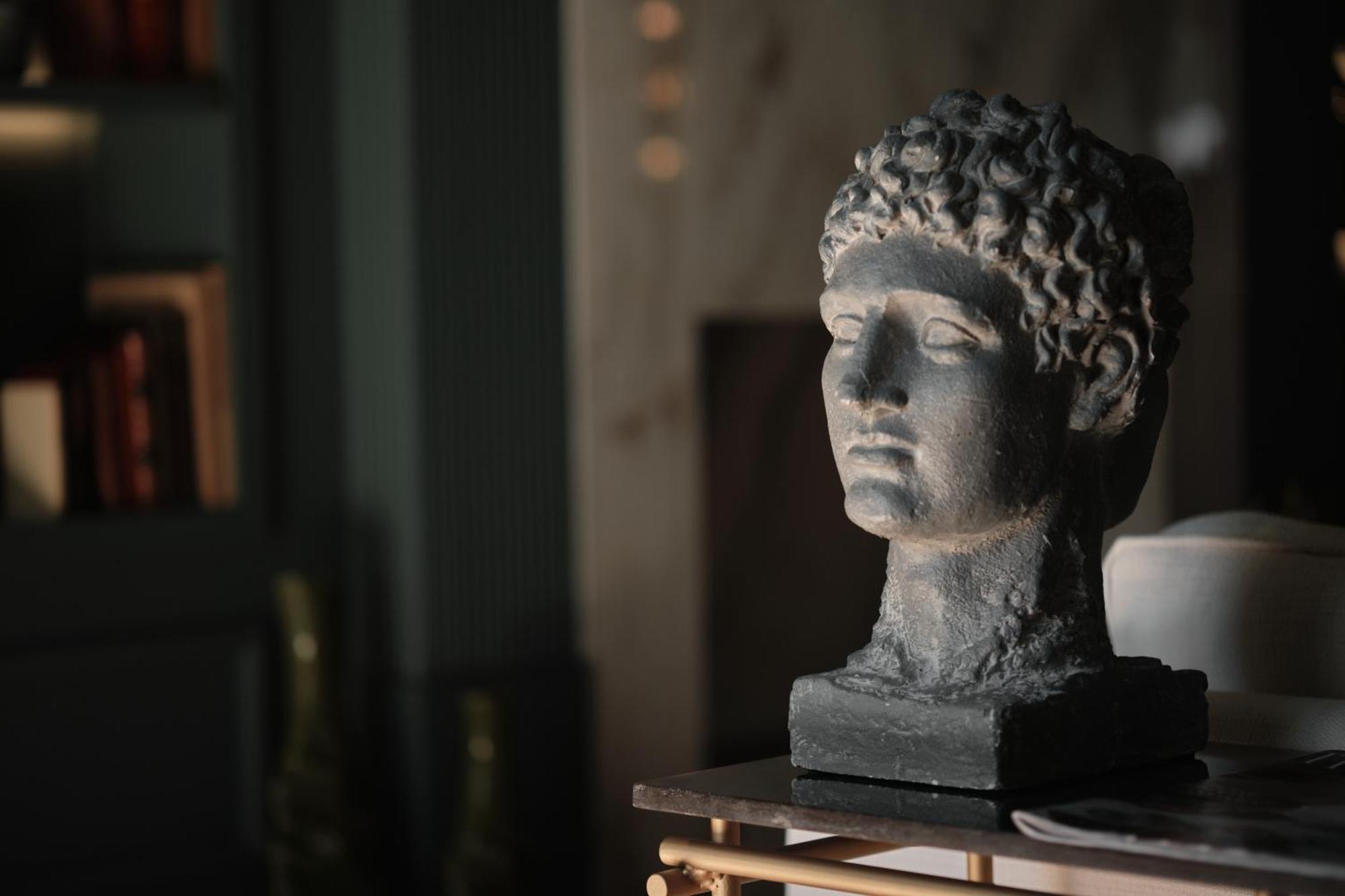 Ga Palace Hotel & Spa, A Xixth-Century Villa Porto Exterior photo Bust of Sappho